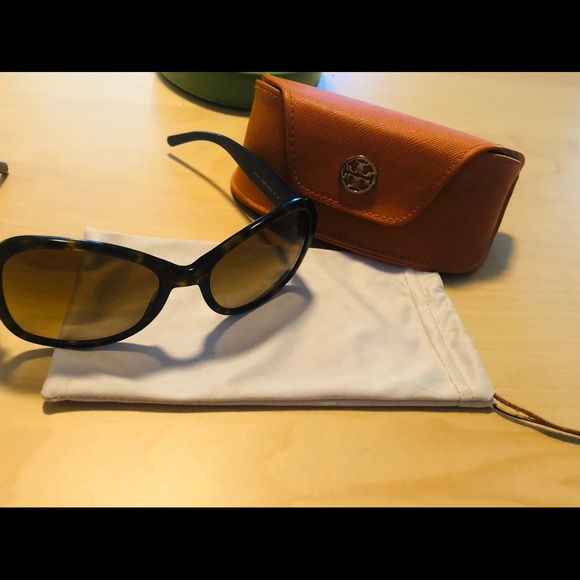 🕶👠Tory Burch polarized sunglasses, cat-eye shape - Picture 4 of 8